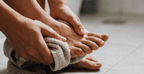 Como o spa de pés caseiro devolve a maciez absoluta que você sempre sonhou ter