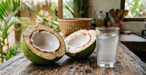 Beber água de coco todos os dias: os benefícios que a bebida pode trazer para hidratação e equilíbrio de minerais