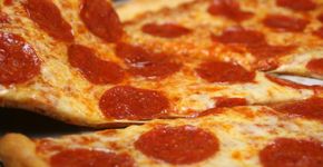 O que acontece com seu organismo depois que você come uma fatia de pizza? Veja explicação de uma nutricionista