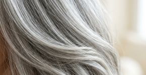 Cabeleireiros profissionais revelam: depois dos 60 anos, esta é a técnica perfeita para combinar os cabelos grisalhos com elegância