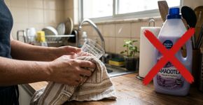 A maioria das pessoas lava os panos de cozinha do jeito errado: este erro simples pode estragá-los
