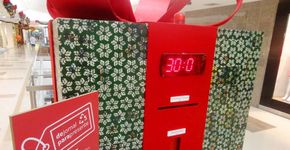 Campanha criativa transforma jornal em papel de presente