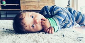 Bebê de 11 meses com Down segue carreira de modelo