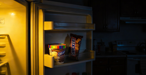 O que seu subconsciente tenta te dizer quando você começa a descontar o estresse na comida e sente aquela fome emocional insaciável