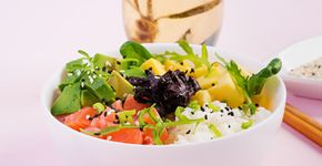 Poke clássico de salmão; veja como fazer a receita