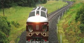 Austrália lança 1º trem do mundo movido a energia solar