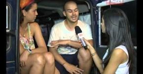 Casal larga tudo para rodar o mundo de carro