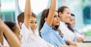 Escolas inglesas aderem ao código de vestimenta sem gênero