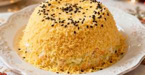 Salada de Natal “Mimosa”. Fácil de preparar, fofa, macia e festiva