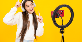 ECA digital: o que muda na lei para influenciadores mirins?