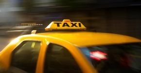 Taxistas ganham isenção de taxa obrigatória do Governo