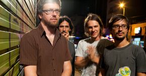 Leilão de artes e banda ODegrau na Serralheria