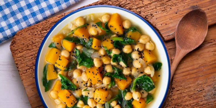 Featured main: Do grão-de-bico à lentilha: 3 sopas ricas em proteína vegetal para um jantar leve 