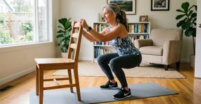Treinamento com peso corporal para maiores de 50 anos: estes 3 exercícios mantêm você forte sem precisar de academia