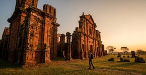 Ruínas dos séculos XVII e XVIII no Sul do Brasil: o sítio de São Miguel das Missões que guarda a estrutura jesuítica mais completa do conjunto reconhecido pela UNESCO