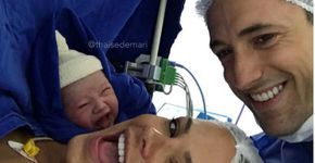 Foto de bebê sorridente logo após cesárea encanta a internet