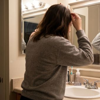 Featured mobile: Bicarbonato contra caspa funciona ou é mito? Veja o que pode ajudar em casa e os cuidados para não ressecar o couro cabeludo