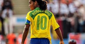 Nike resgata camisa icônica da seleção brasileira e homenageia Ronaldinho Gaúcho
