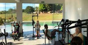 Empresário cria local para atender idosos gratuitamente no PR