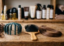 Featured side: Escova polvo x escova raquete: veja as diferenças e saiba qual é a ideal para você