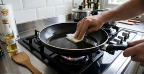 Como recuperar uma frigideira antiaderente arranhada em apenas 5 minutos com um ingrediente simples da cozinha