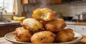 Como fazer um delicioso bolinhos de banana fritos, sem água, mas ainda macia