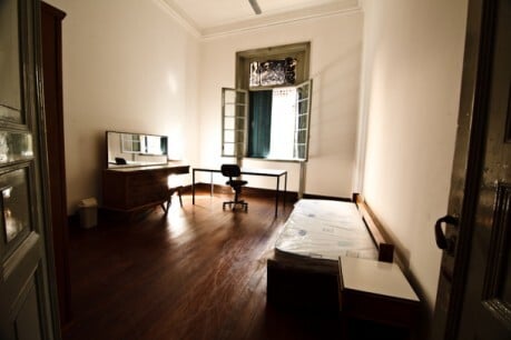 Uma das salas-ateliê preparada para os artistas