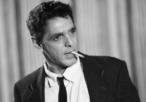 Guilherme Leme interpreta Meursault, protagonista que vive inúmeras desventuras em "O Estrangeiro"