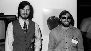 Steve Jobs e Steve Wozniak em 1977