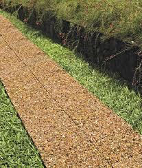 Cada metro quadrado de piso ecológico consome sete pneus que poderiam acabar poluindo as ruas da cidade