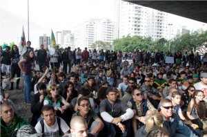 A Marcha contou com aula pública e apresentação do rapper Sandrão do antigo grupo RZO