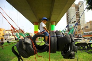 Instalação do Basurama em Lima, no Peru.