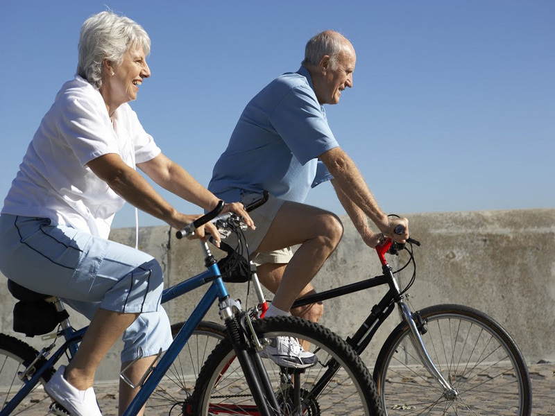 Dicas para evitar o Alzheimer: Além de ajudar no condicionamento físico e proporcionar lazer, atividades físicas são fundamentais para a prevenção da doença – iStock/Getty Images