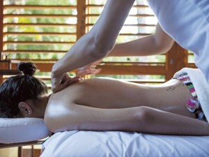 Além da massagem clássica, o Senac Santo Amaro oferece atendimento para reflexologia e Shiatsu