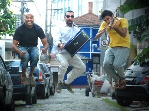 Grupo celebra ritmos nordestinos em show Catraca Livre