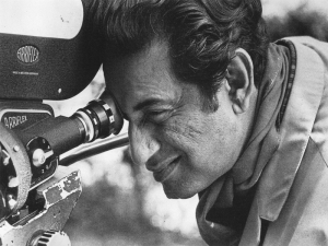 O cineasta Satyajit Ray dirigiu 37 filmes, incluindo curtas-metragens e documentários