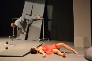 Filosofia, movimento e artes plásticas são conceitos trabalhados na peça