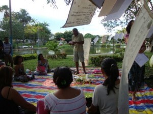 Movimento Poesia Boca da Noite traz poesia ao vão livre do Masp