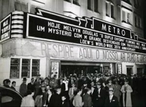 Mostra reúne fotos, documentos e cartazes sobre as salas de cinema da cidade