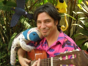 Paulo Bira apresenta o show “Brasileirinhos – Música para os Bichos do Brasil”