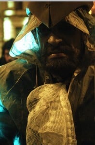 A peça convida todos a piratear pela Luz e encarar seus surpreendentes cenários