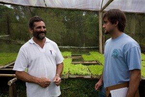 Natalino, agricultor, e Omar Haddad, fundador da Sementes