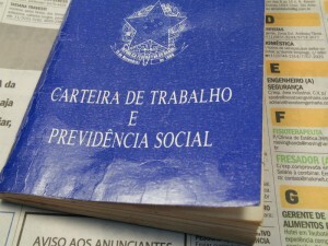 Oportunidades são para cozinheiro, faxineiro, empregado doméstico, jardineiro, motorista particular, entre outras