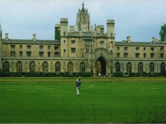 Universidade de Cambridge oferece cerca de 50 palestras e seminários online e gratuitos