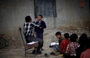 A intenção é fazer as famílias perceberem que os estudos podem render mais do que o trabalho imediato