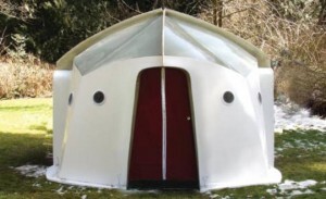 Recovery-Huts-Imagem-Divulgacao Abrigos podem receber vítimas de desastres naturais e guerras