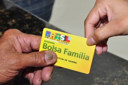 Famílias recebem os pagamentos do Bolsa Família de maio até hoje (dia 30). Em breve, o cronograma dos repasses de junho estará disponível