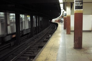 Metrô de Nova York: sujo, porém 24h