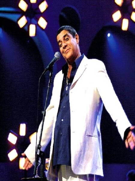 Zeca Pagodinho canta sucessos e sambas marcantes da sua carreira