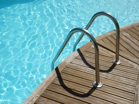 Exercício aeróbico feito em piscinas com objetivo de manter-se saudável